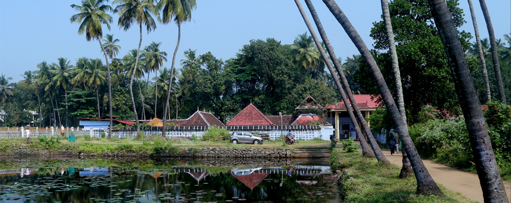 SRI EMOOR BHAGAVATHI DEVASWAM - KALLEKULANGARA